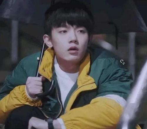 李明德爆料娱乐圈恋情,李明德独家爆料，明星情侣甜蜜互动引关注  第2张